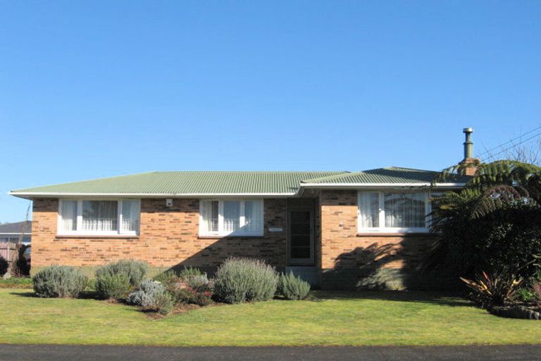 Photo of property in 4 Viola Place, Papakura, 2110