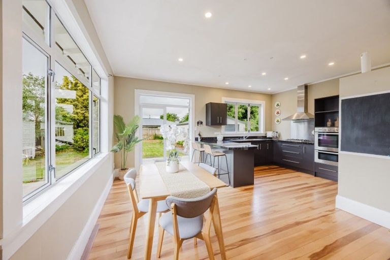 Photo of property in 14 Francis Drake Street, Waipukurau, 4200