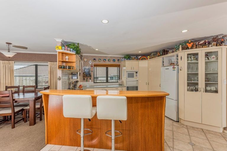 Photo of property in 15 Hogarth Rise, West Harbour, Auckland, 0618