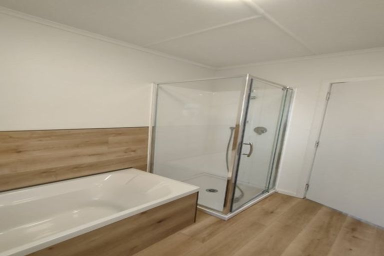 Photo of property in 2/10 Exmouth Road, Northcote, Auckland, 0627