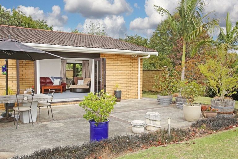 Photo of property in 2 Raukawa Grove, Waiuku, 2123