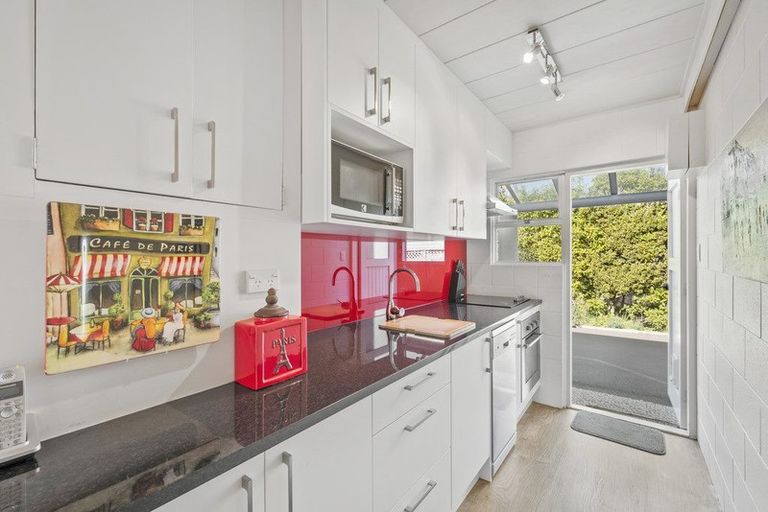 Photo of property in 7/18 Parr Terrace, Castor Bay, Auckland, 0620