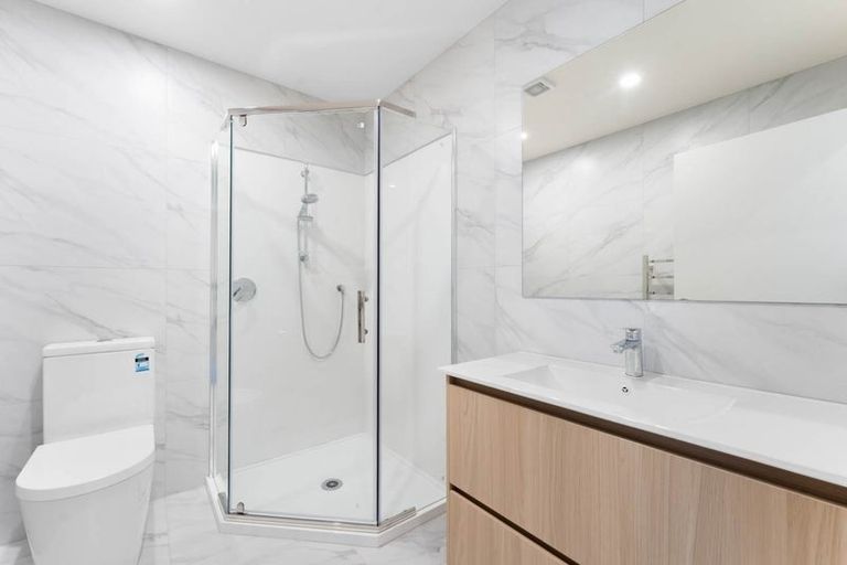 Photo of property in 6/10 Orchid Place, Te Atatu South, Auckland, 0610