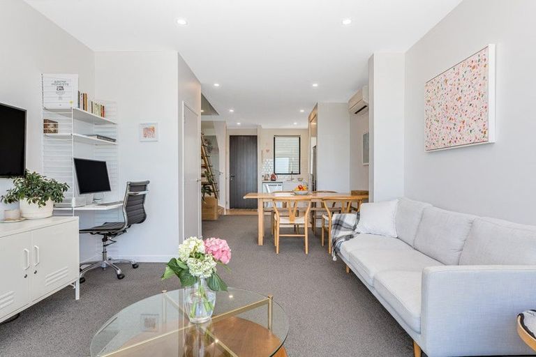 Photo of property in 3/52 High Street, Island Bay, Wellington, 6023