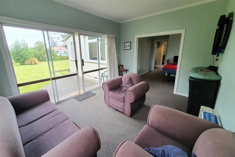 Photo of property in 1 Edward Street, Waimate, 7924