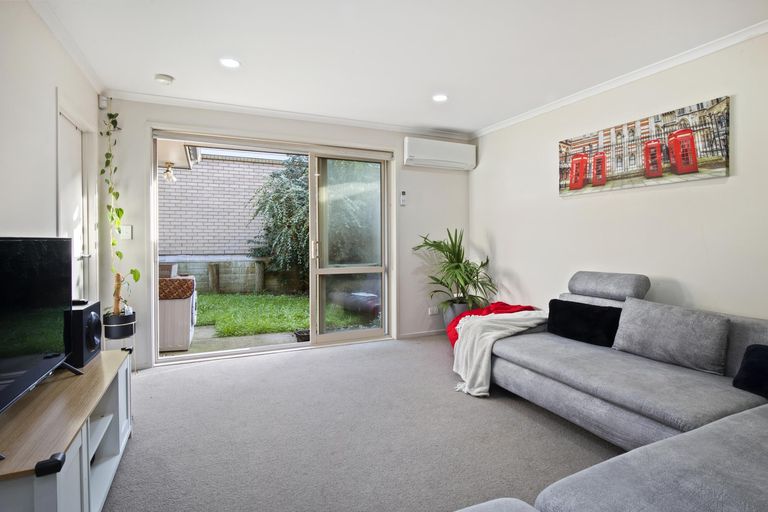 Photo of property in 13 Akeake Lane, Manurewa, Auckland, 2102