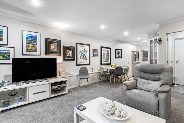 Photo of property in 5/102 Greenhithe Road, Greenhithe, Auckland, 0632