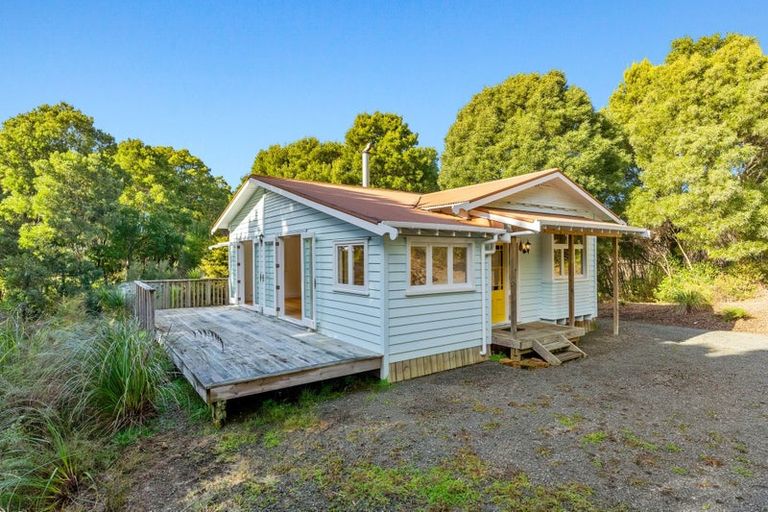 Photo of property in 120 Rangiora Road, Kaiwaka, 0573