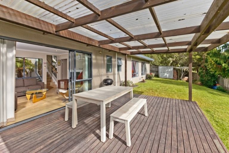 Photo of property in 28 Crimson Park, Oteha, Auckland, 0632
