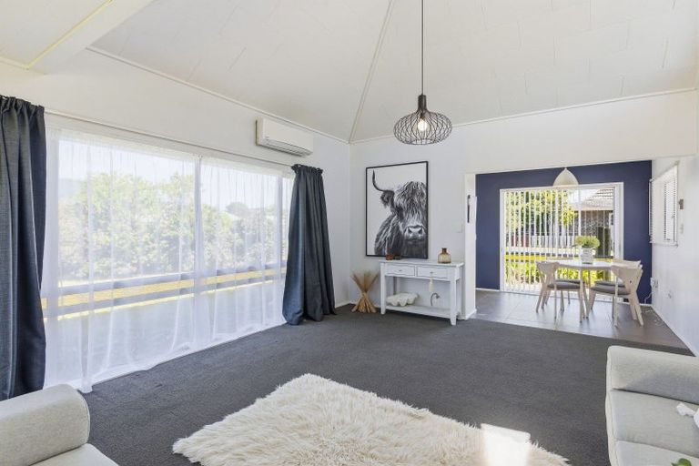Photo of property in 2 Cypress Grove, Paraparaumu, 5032