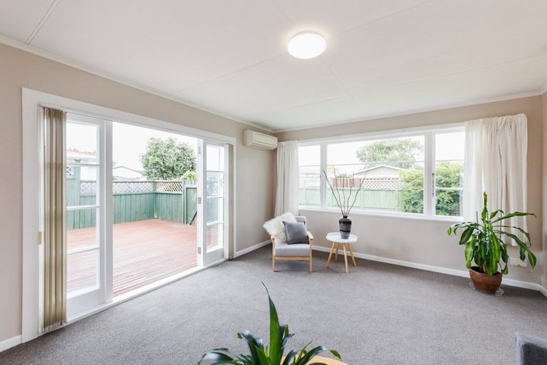 Photo of property in 10 Chester Crescent, West End, Palmerston North, 4410