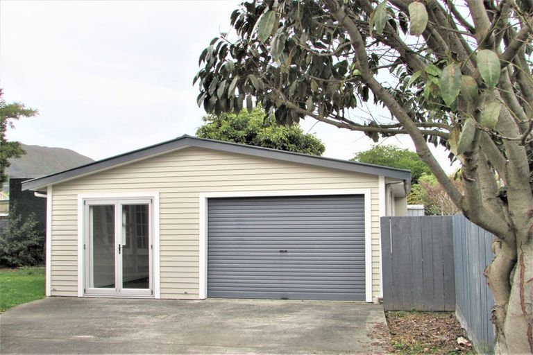 Photo of property in 194 Knights Road, Hutt Central, Lower Hutt, 5011