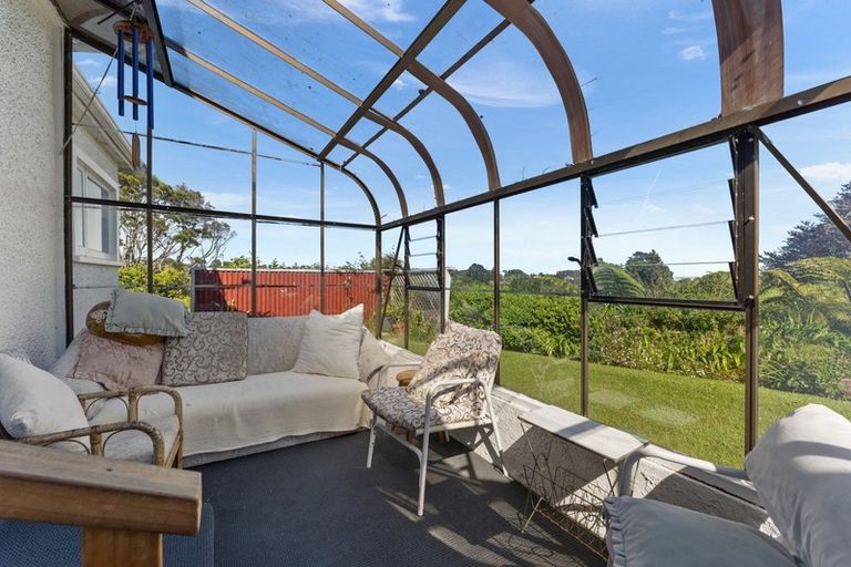 Photo of property in 126 Mangorei Road, Merrilands, New Plymouth, 4312