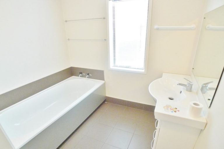 Photo of property in 1 Palomino Drive, Henderson, Auckland, 0612