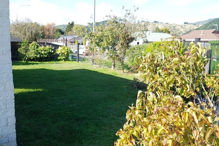 Photo of property in 2 Cypress Grove, Paraparaumu, 5032