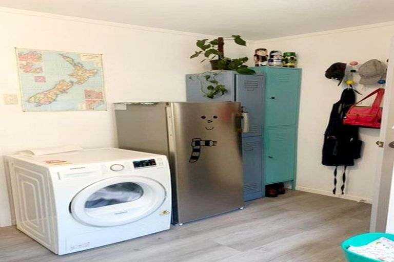 Photo of property in 73 Wallath Road, Westown, New Plymouth, 4310