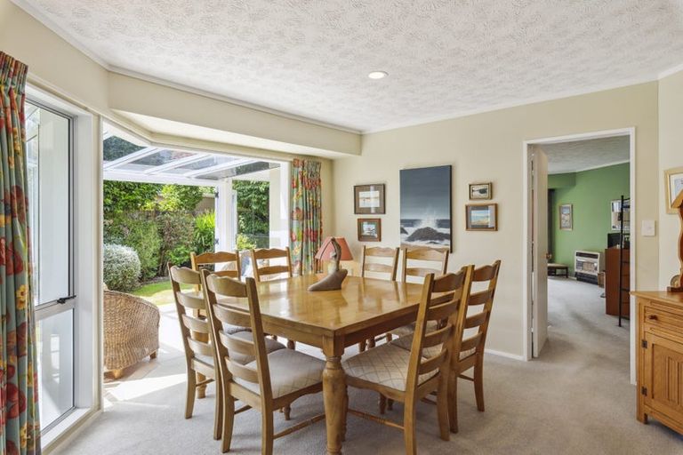 Photo of property in 13 Runanga Grove, Waikanae, 5036