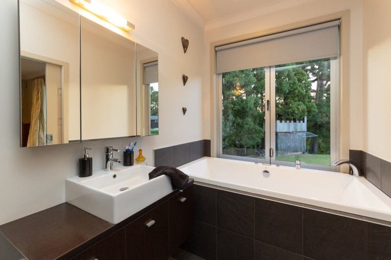 Photo of property in 6 Homestead Lane, Fitzherbert, Palmerston North, 4471