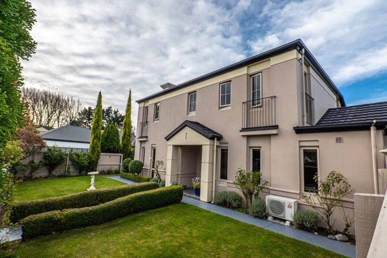 Photo of property in 12 Chateau Drive, Burnside, Christchurch, 8053