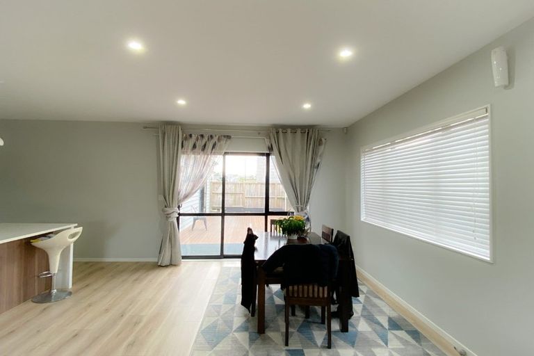 Photo of property in 15 Ropere Street, Kumeu, 0810