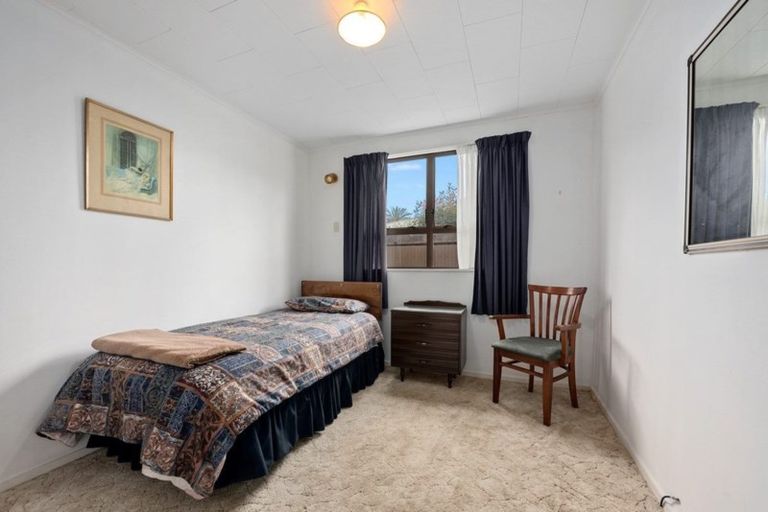 Photo of property in 15a Montgomery Crescent, Clouston Park, Upper Hutt, 5018