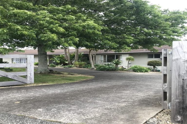 Photo of property in 79 Tawa Road, Kumeu, 0891