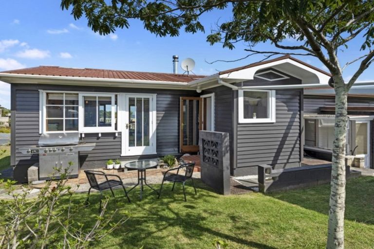 Photo of property in 4 Penguin Street, Leigh, 0985