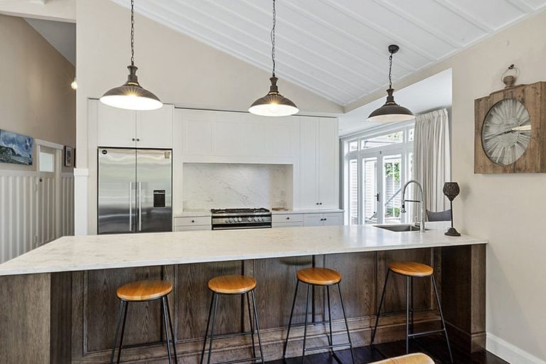 Photo of property in 15 Holsworthy Road, Lower Vogeltown, New Plymouth, 4310