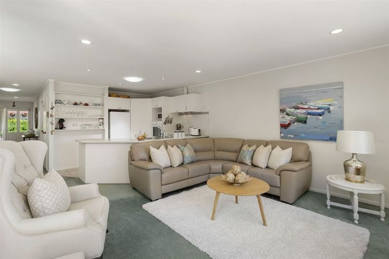 Photo of property in 10 Palmgreen Court, Stanmore Bay, Whangaparaoa, 0932