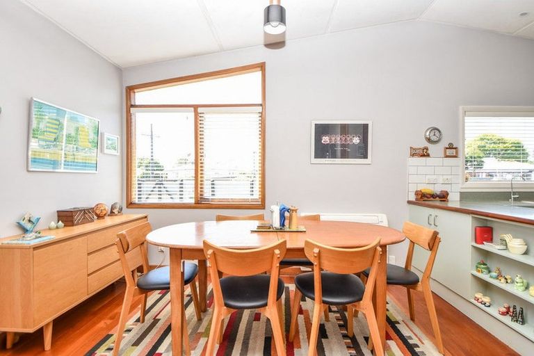 Photo of property in 22 Victoria Street, Carterton, 5713