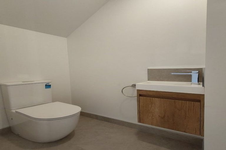 Photo of property in 2/7 Peverill Crescent, Papatoetoe, Auckland, 2025