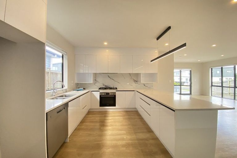 Photo of property in 2 Dorricott Avenue, Hobsonville, Auckland, 0616