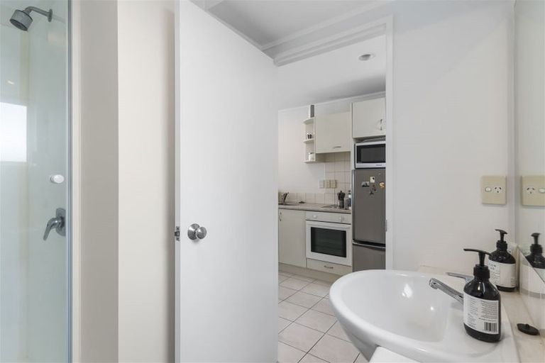 Photo of property in 2c/20 Ian Marwick Place, Birkenhead, Auckland, 0626