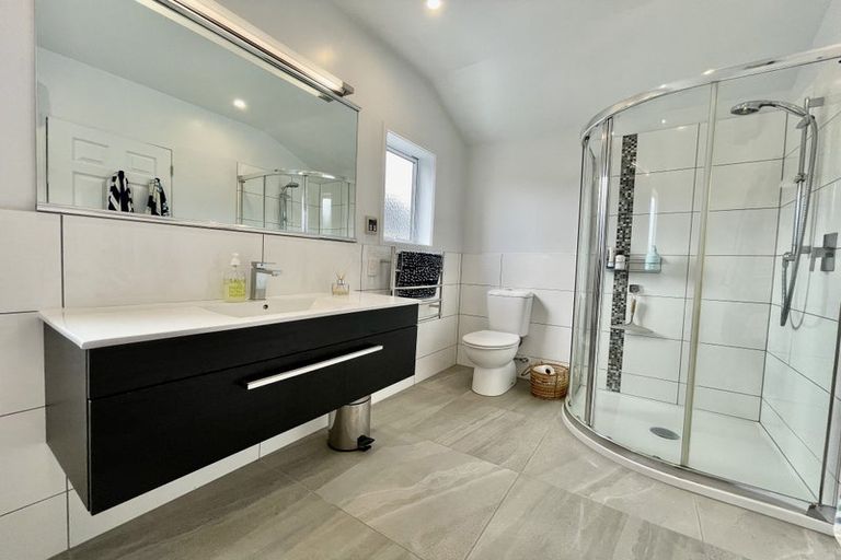 Photo of property in 17 Bay Lair Grove, Island Bay, Wellington, 6023