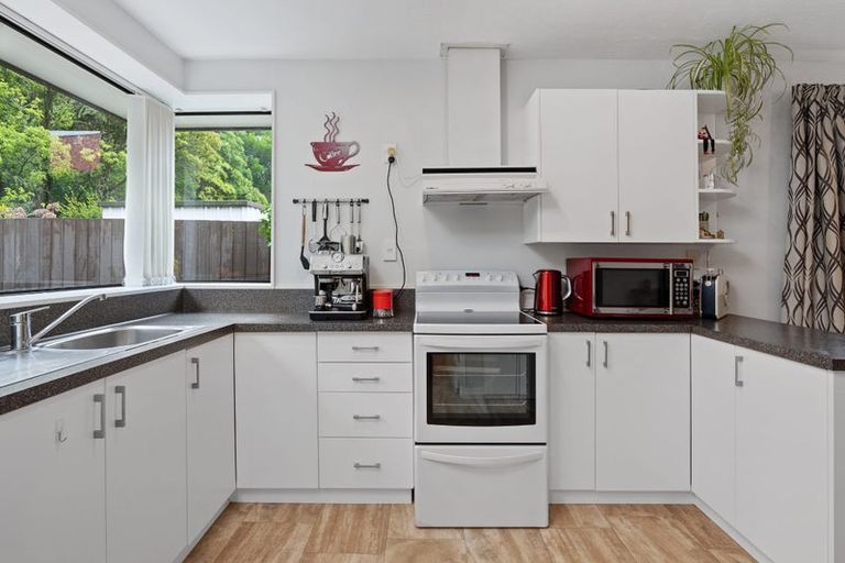 Photo of property in 1/8 Torvill And Dean Lane, Cashmere, Christchurch, 8022