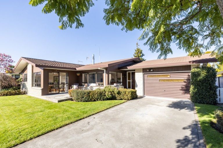 Photo of property in 6 Matthews Place, Taradale, Napier, 4112