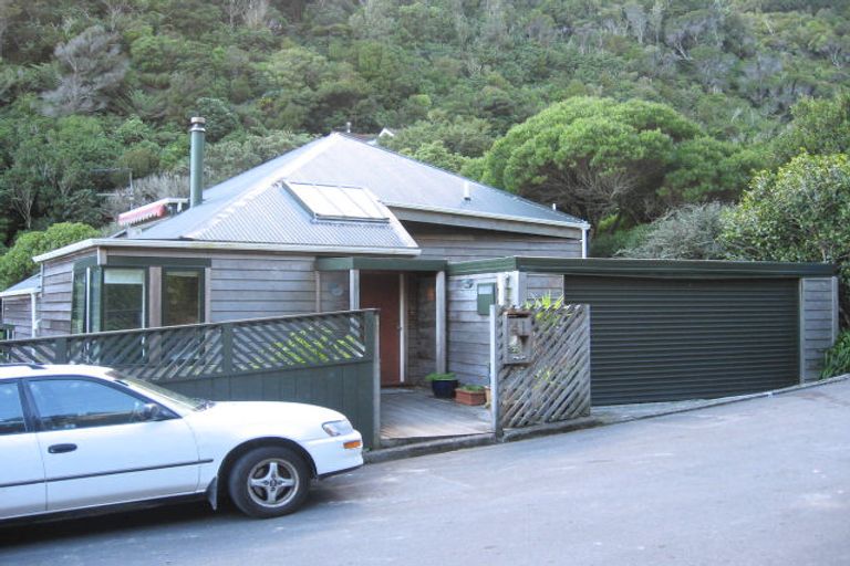 Photo of property in 41 Rona Street, Eastbourne, Lower Hutt, 5013