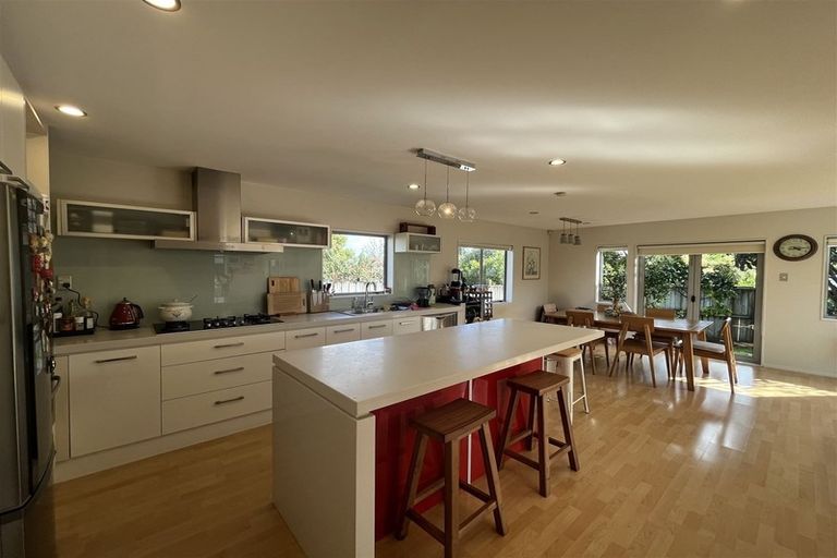 Photo of property in 33 Titoki Street, Te Atatu Peninsula, Auckland, 0610