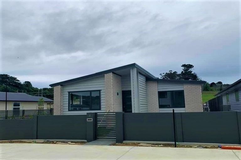 Photo of property in 32 Karearea Avenue, Kenepuru, Porirua, 5022