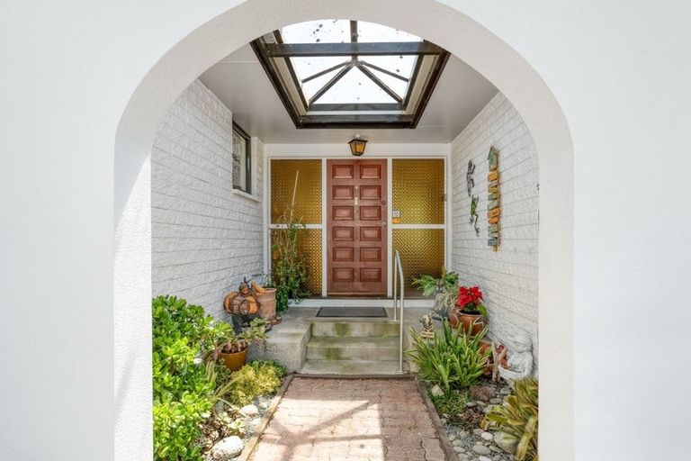 Photo of property in 15 Resolution Place, Bryndwr, Christchurch, 8053