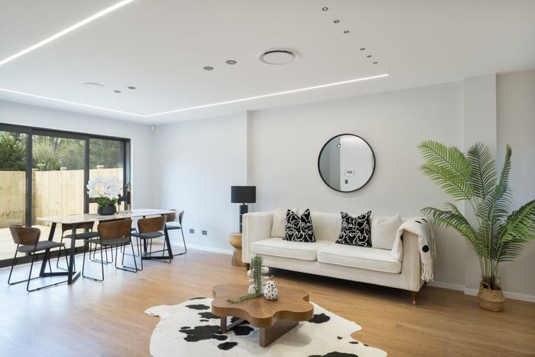 Photo of property in 19 Taipahitini Road, Rosehill, 2113