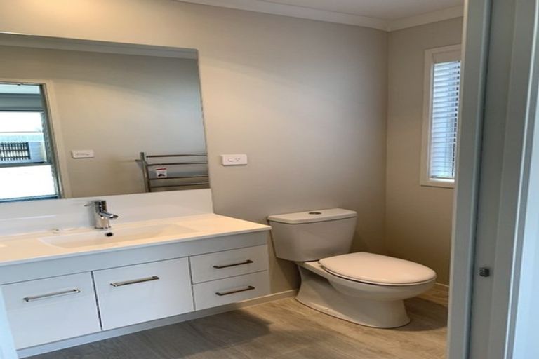 Photo of property in 180 Te Okuroa Drive, Papamoa, 3118