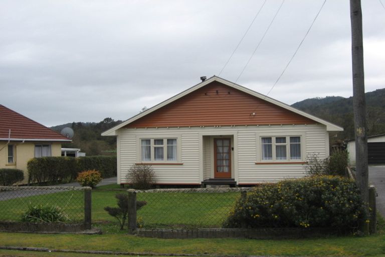 Photo of property in 44 Inverness Street, Dunollie, Runanga, 7803