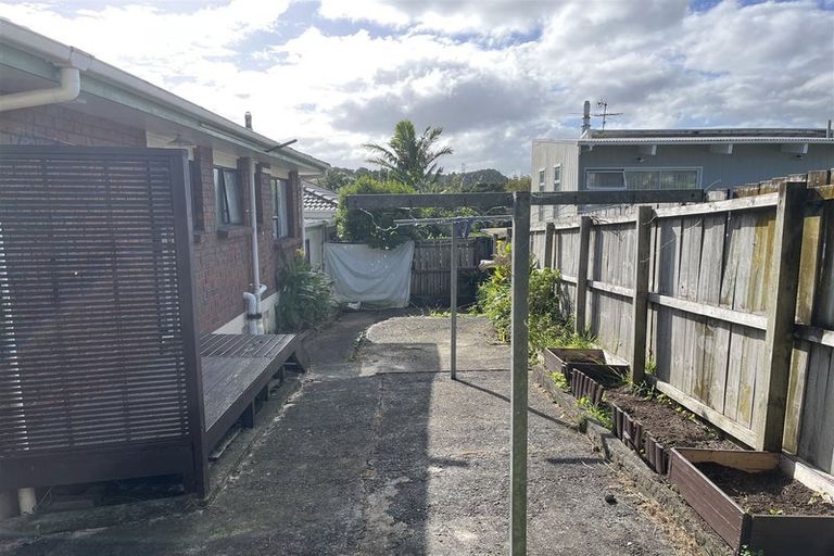 Photo of property in 2/69 Orams Road, Hillpark, Auckland, 2102