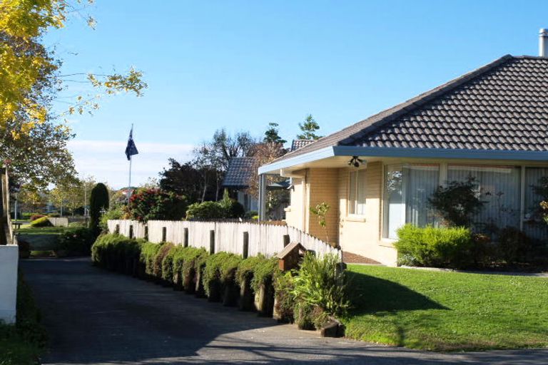 Photo of property in 2/8 Thirlmere Rise, Northpark, Auckland, 2013