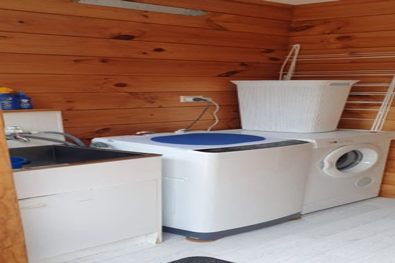 Photo of property in 39a Pohutukawa Avenue, Shelly Park, Auckland, 2014