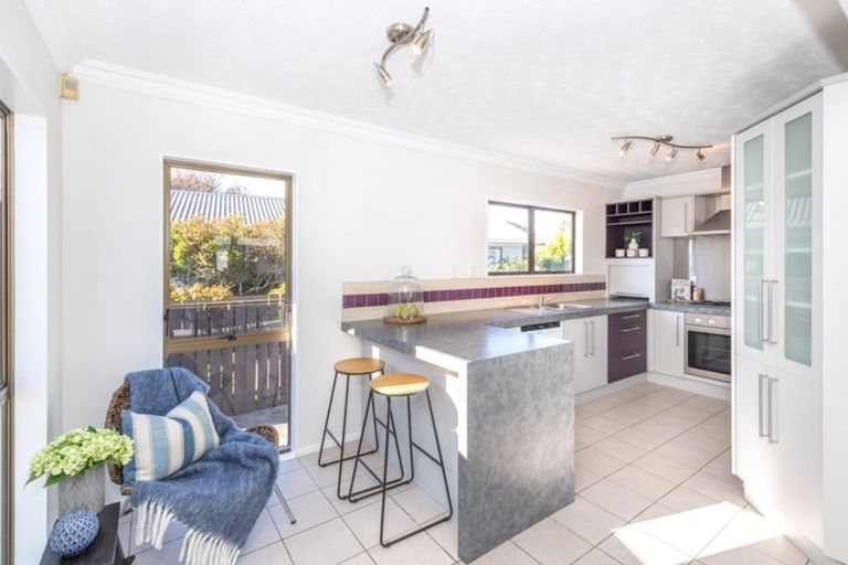 Photo of property in 33 Gilbass Avenue, Hamilton Lake, Hamilton, 3204