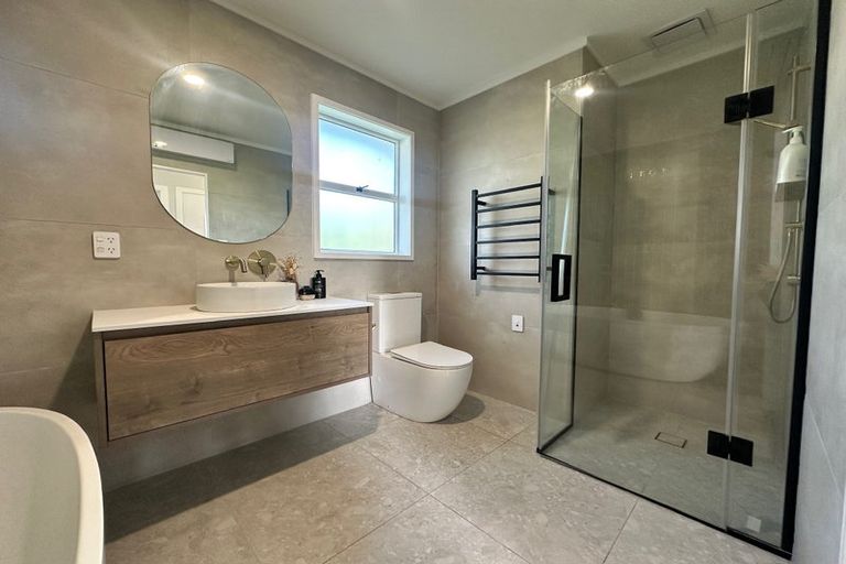 Photo of property in 28 Bert Wilson Place, Cockle Bay, Auckland, 2014