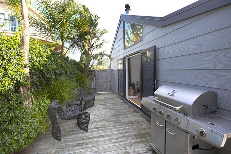 Photo of property in 130 Tirohanga Drive, Whangamata, 3620