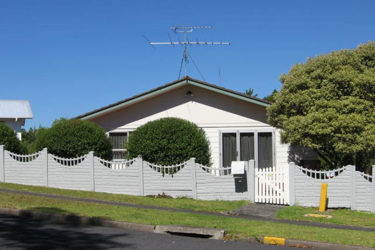 Photo of property in 16 Topliss Drive, Northcross, Auckland, 0632